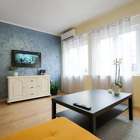 Cozy Brudet Old Town 1st Floor Ac Apartamento