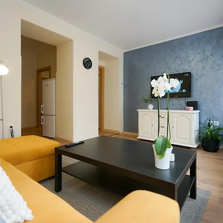 Cozy Brudet Old Town 1st Floor Ac