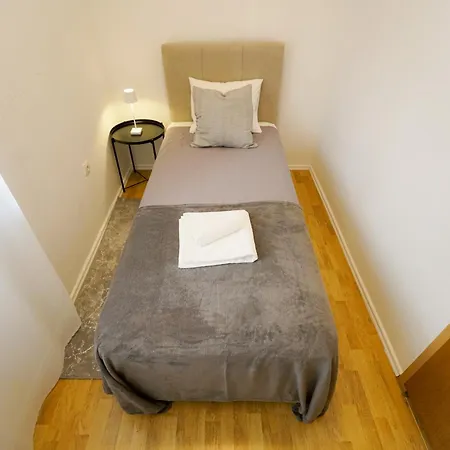 Cozy Brudet Old Town 1st Floor Ac Apartment