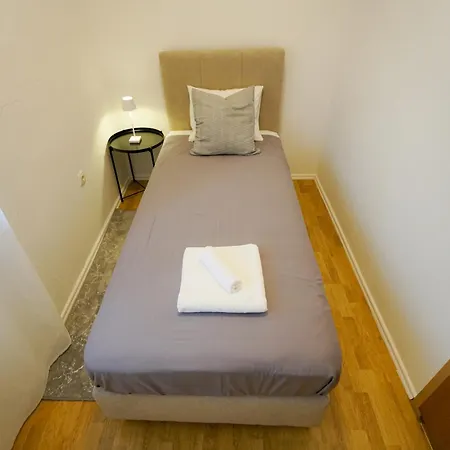 Апартаменты Cozy Brudet Old Town 1st Floor Ac